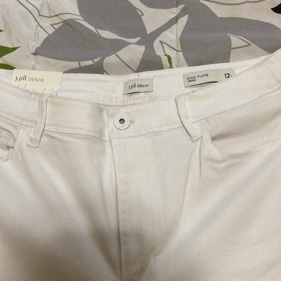 A brand new pair of J Jill denim jeans - Picture 2 of 4